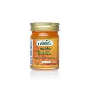 Vitalizujúci masážny balzam s thajskými bylinkami - Pure Thai 100g Prírodné ingrediencie: tradičná zmes prírodných bylín, esenciálnych olejov, korenín a iných rastlinných extraktov Starostlivosť o pleť s bambuckým maslom, jojobovým olejom a včelím voskom Vôňa: čistá thajská Vhodné pre starostlivosť o pleť, upokojujúce masáže, najmä masáž chodidiel a aromaterapiu Vyrobené v Thajsku