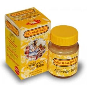 Vitalizujúci masážny balzam s thajskými bylinkami - Pure Thai 100g Prírodné ingrediencie: tradičná zmes prírodných bylín, esenciálnych olejov, korenín a iných rastlinných extraktov Starostlivosť o pleť s bambuckým maslom, jojobovým olejom a včelím voskom Vôňa: čistá thajská Vhodné pre starostlivosť o pleť, upokojujúce masáže, najmä masáž chodidiel a aromaterapiu Vyrobené v Thajsku